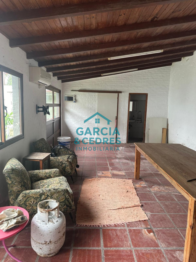 Casa ID.115 - EXCELENTE OPORTUNIDAD CASA DE 4 DORMITORIOS Y 4 BAÑOS , BARBACOA CERRADA Y MUCHO MAS EN BARRIO BIARRITZ 