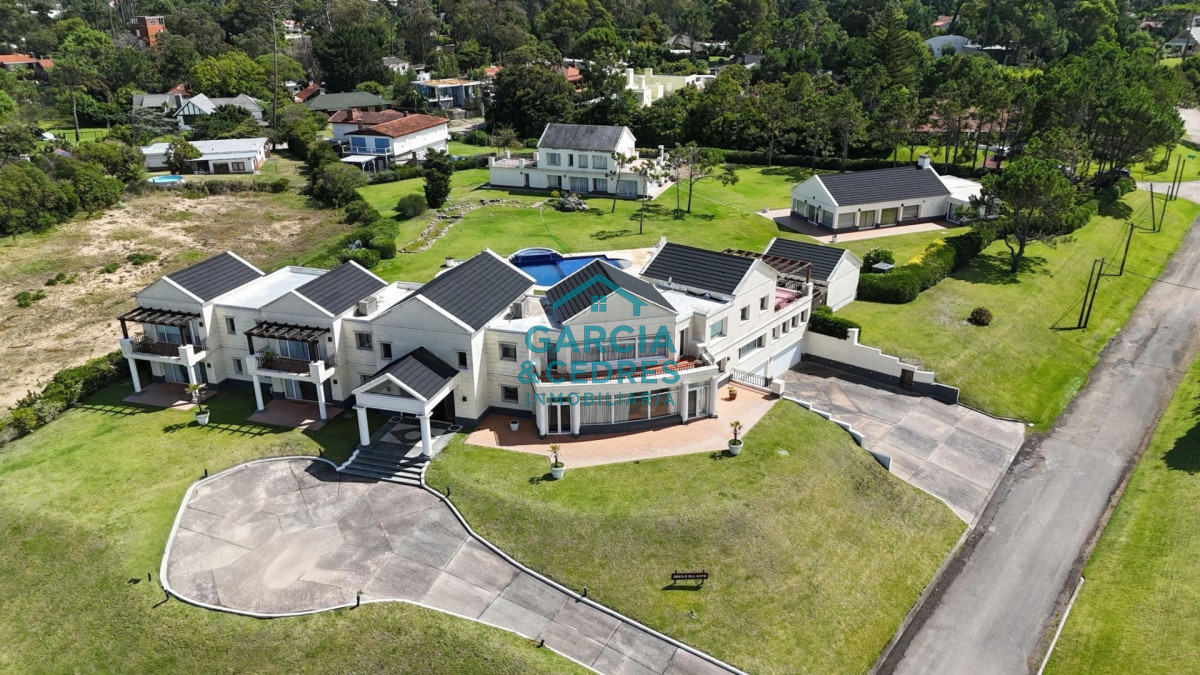 Casa ID.191 - Mansión de Ultra Lujo en Primera Línea al Mar - Playa Mansa