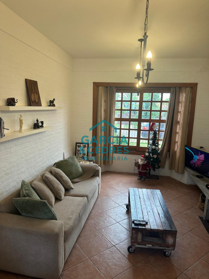 Casa ID.115 - EXCELENTE OPORTUNIDAD CASA DE 4 DORMITORIOS Y 4 BAÑOS , BARBACOA CERRADA Y MUCHO MAS EN BARRIO BIARRITZ 