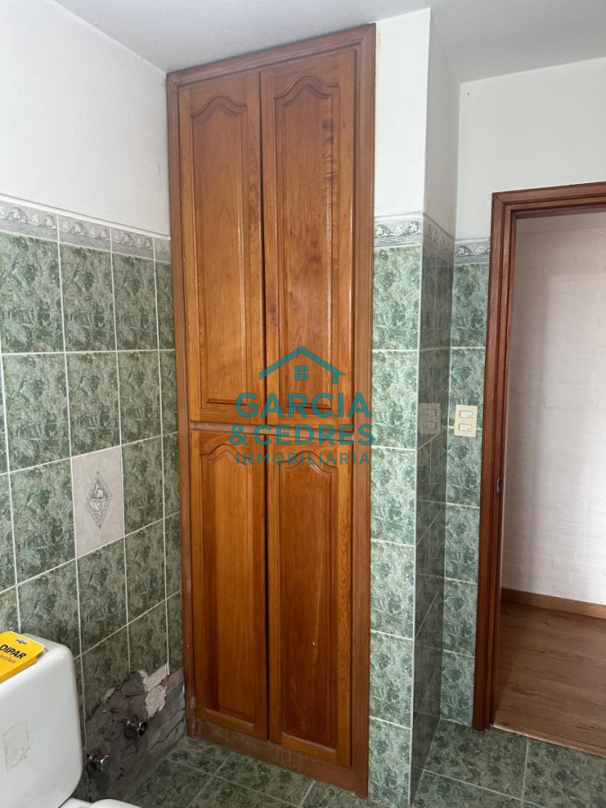 Casa ID.115 - EXCELENTE OPORTUNIDAD CASA DE 4 DORMITORIOS Y 4 BAÑOS , BARBACOA CERRADA Y MUCHO MAS EN BARRIO BIARRITZ 