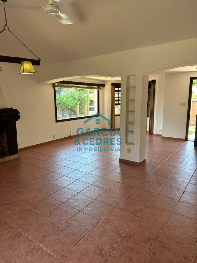 Casa ID.133 - OPORTUNIDAD EN BARRIO CANTEGRIL . VENDO CASA DE 3 DORM. Y 3 BAÑOS EN ZONA DE COLEGIOS, FACULTADES Y CENTROS DE SALUD 