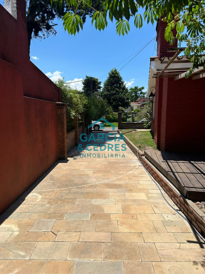 Casa ID.133 - OPORTUNIDAD EN BARRIO CANTEGRIL . VENDO CASA DE 3 DORM. Y 3 BAÑOS EN ZONA DE COLEGIOS, FACULTADES Y CENTROS DE SALUD 