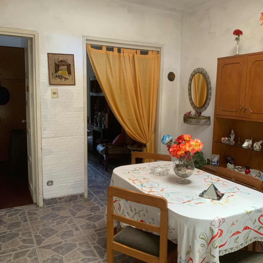 Casa ID.252 - Venta De Cómoda Casa Con Garaje,en Una Planta. En Buceo. Varias Lineas De Bus Cerca.