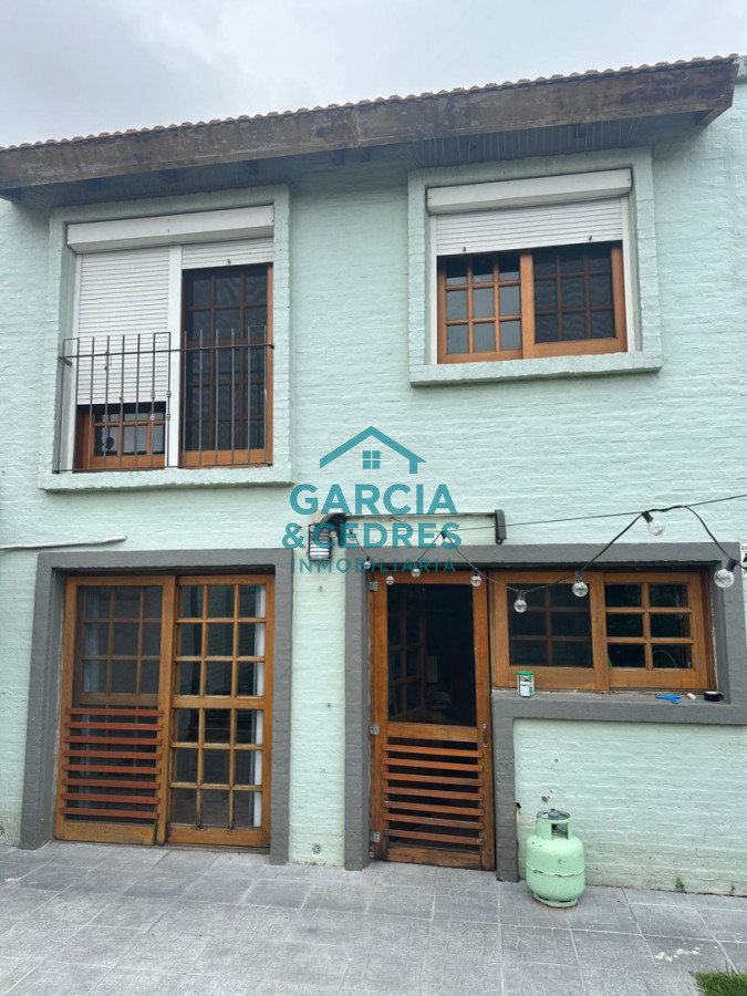 Casa ID.115 - EXCELENTE OPORTUNIDAD CASA DE 4 DORMITORIOS Y 4 BAÑOS , BARBACOA CERRADA Y MUCHO MAS EN BARRIO BIARRITZ 