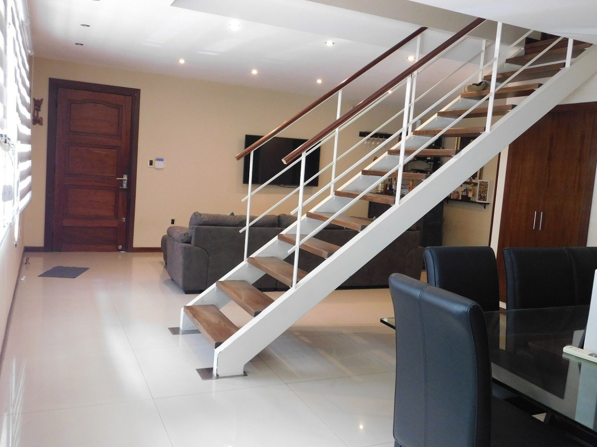 Casa ID.134 - Se Vende Sobre Caramuru En El Corazon De Punta Gorda Regia Casa En Impecable Estado Lista Para Entrar 6 Dormitorios 4 Baños Con La Mas Alta Seguridad