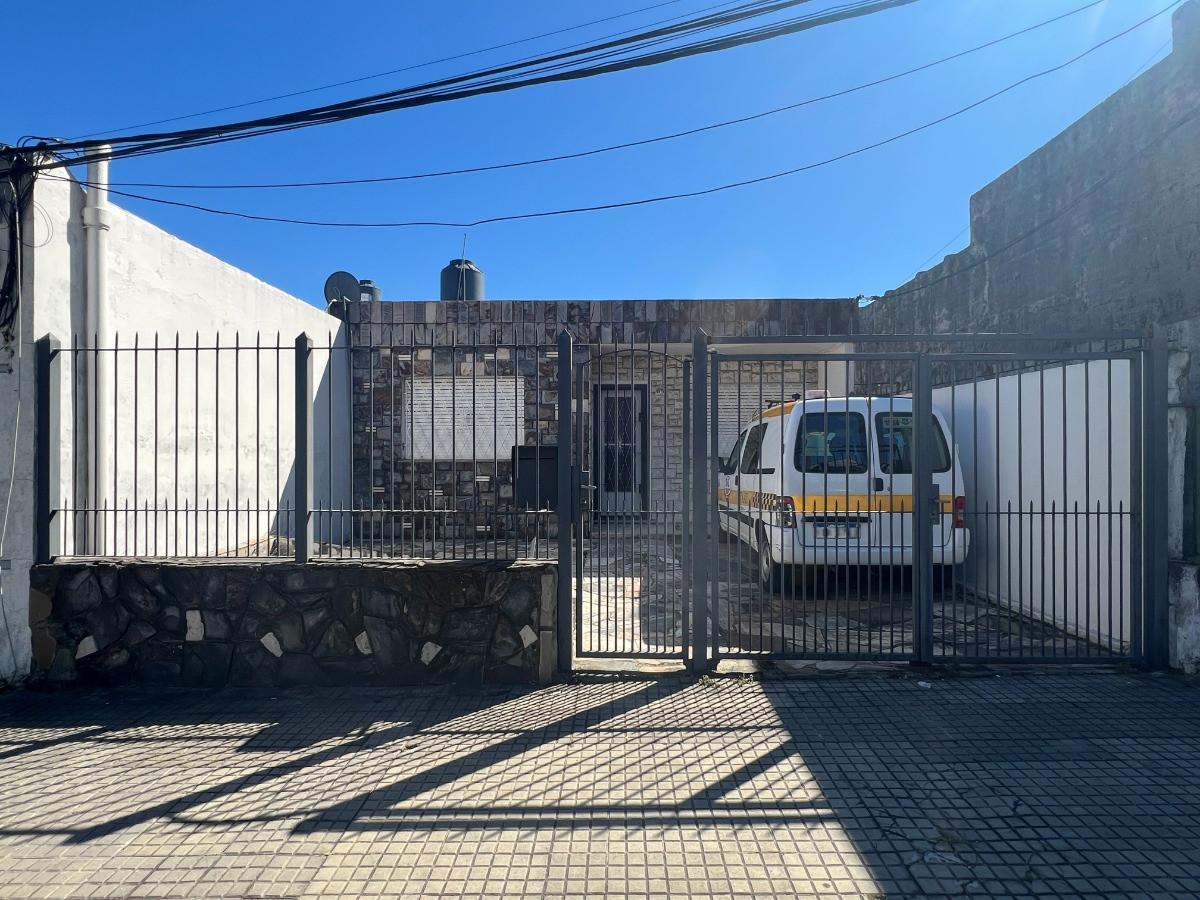 Casa ID.188 - Se Vende Buena Propiedad En Ph Al Frente. En Maroñas