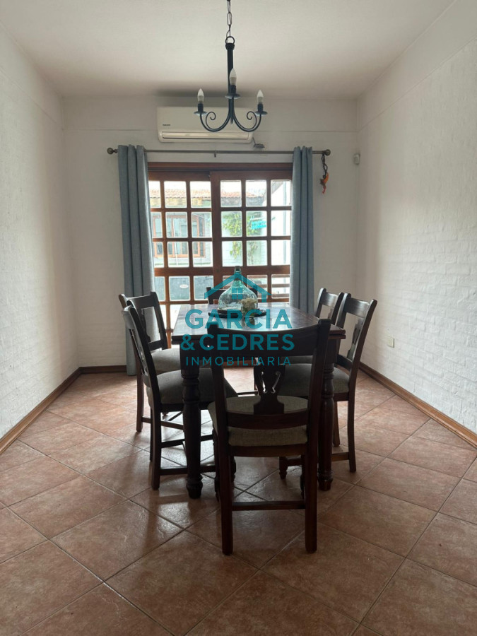 Casa ID.115 - EXCELENTE OPORTUNIDAD CASA DE 4 DORMITORIOS Y 4 BAÑOS , BARBACOA CERRADA Y MUCHO MAS EN BARRIO BIARRITZ 