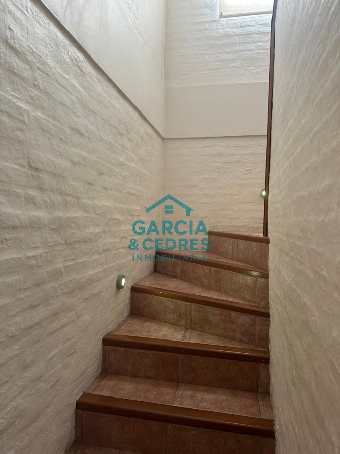 Casa ID.115 - EXCELENTE OPORTUNIDAD CASA DE 4 DORMITORIOS Y 4 BAÑOS , BARBACOA CERRADA Y MUCHO MAS EN BARRIO BIARRITZ 