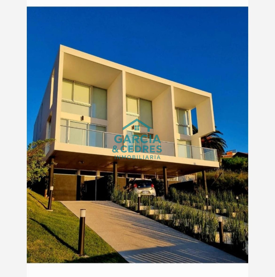 Casa ID.109 - EXCEPCIONAL CASA EN CERRO SAN ANTONIO 3 DORM Y 3 BAÑOS CON VISTAS AL MAR INIGUALABLES 