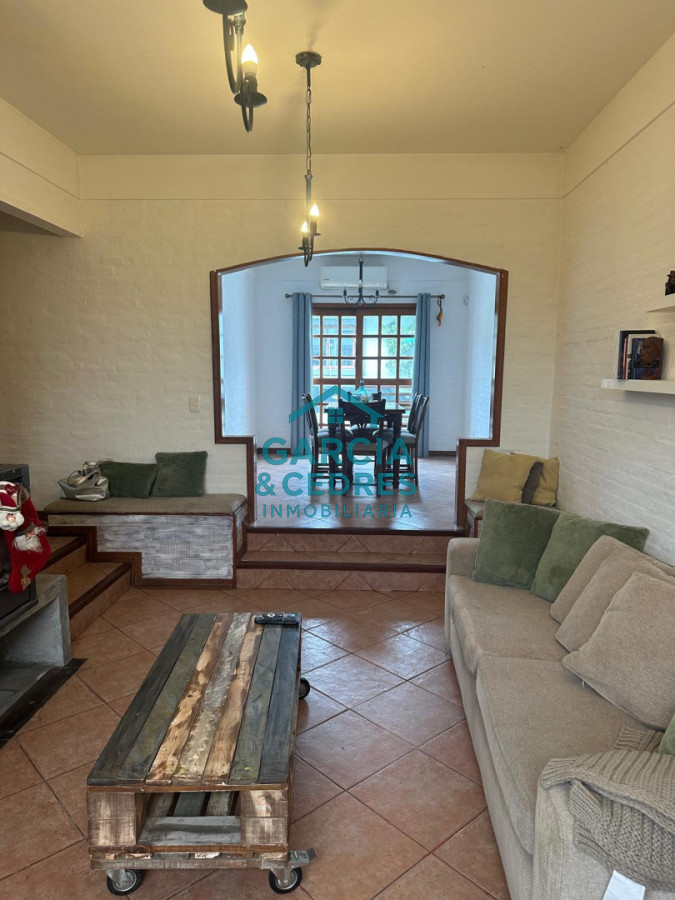 Casa ID.115 - EXCELENTE OPORTUNIDAD CASA DE 4 DORMITORIOS Y 4 BAÑOS , BARBACOA CERRADA Y MUCHO MAS EN BARRIO BIARRITZ 