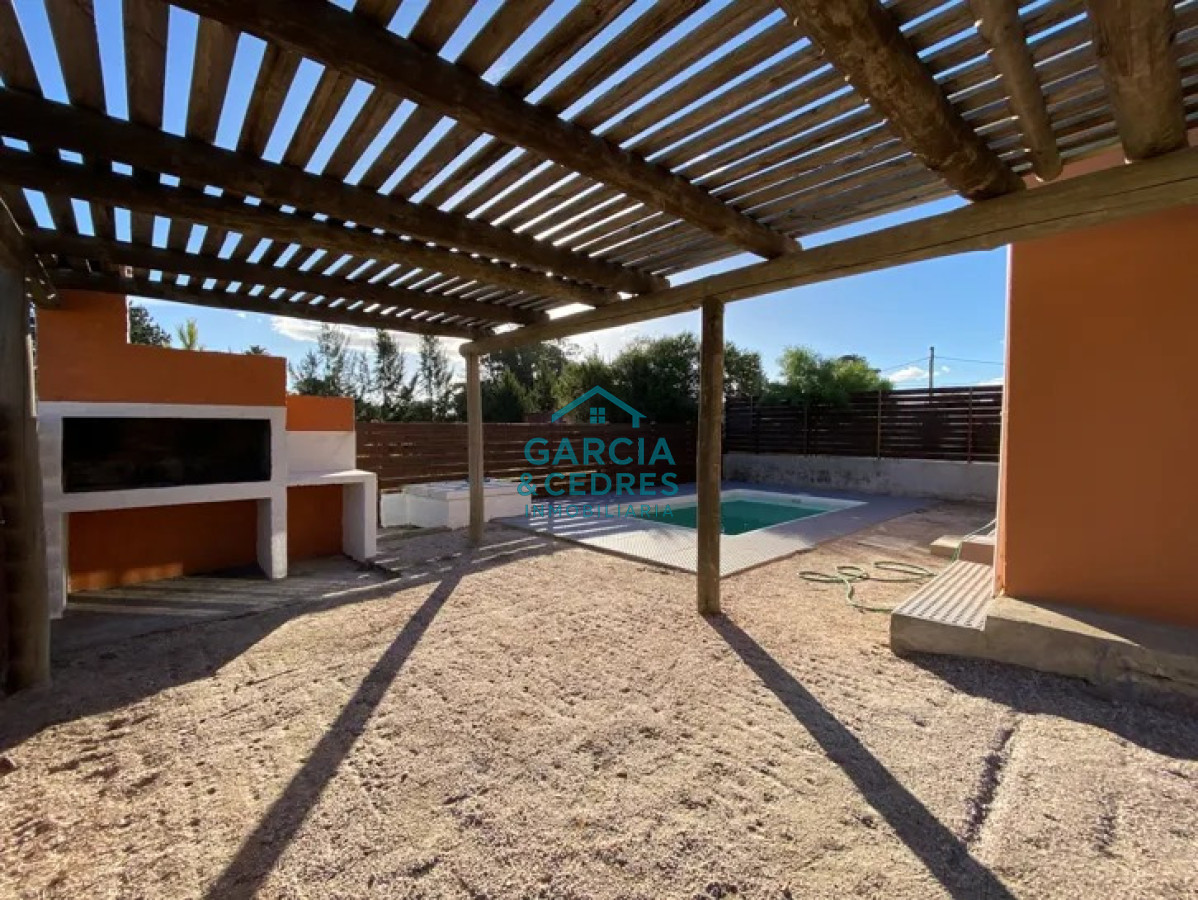 Casa ID.38 - Oportunidad en Las Flores a solo 200 mts de la playa . Casa A estrenar con piscina de 2 dormitorios y un baño 