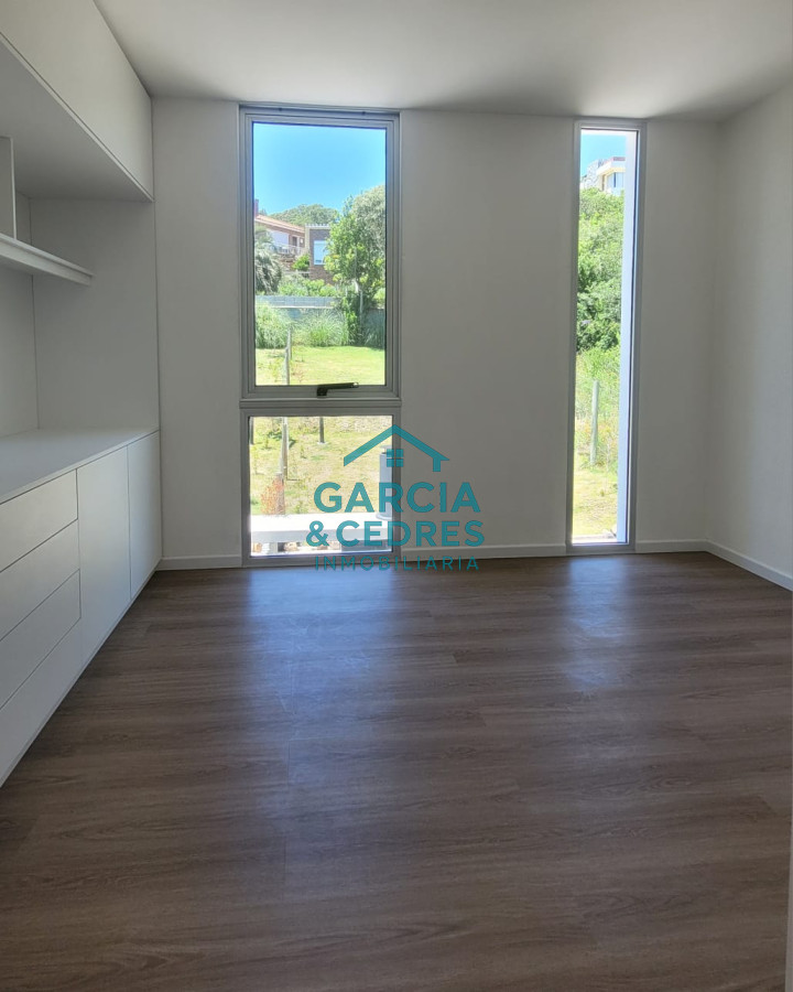 Casa ID.109 - EXCEPCIONAL CASA EN CERRO SAN ANTONIO 3 DORM Y 3 BAÑOS CON VISTAS AL MAR INIGUALABLES 