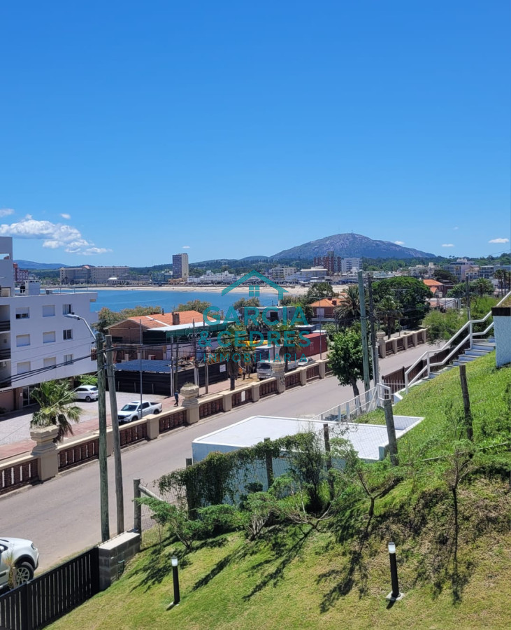 Casa ID.109 - EXCEPCIONAL CASA EN CERRO SAN ANTONIO 3 DORM Y 3 BAÑOS CON VISTAS AL MAR INIGUALABLES 