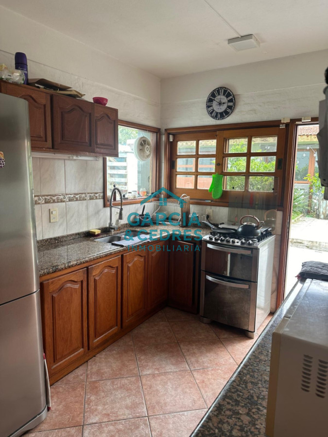 Casa ID.115 - EXCELENTE OPORTUNIDAD CASA DE 4 DORMITORIOS Y 4 BAÑOS , BARBACOA CERRADA Y MUCHO MAS EN BARRIO BIARRITZ 