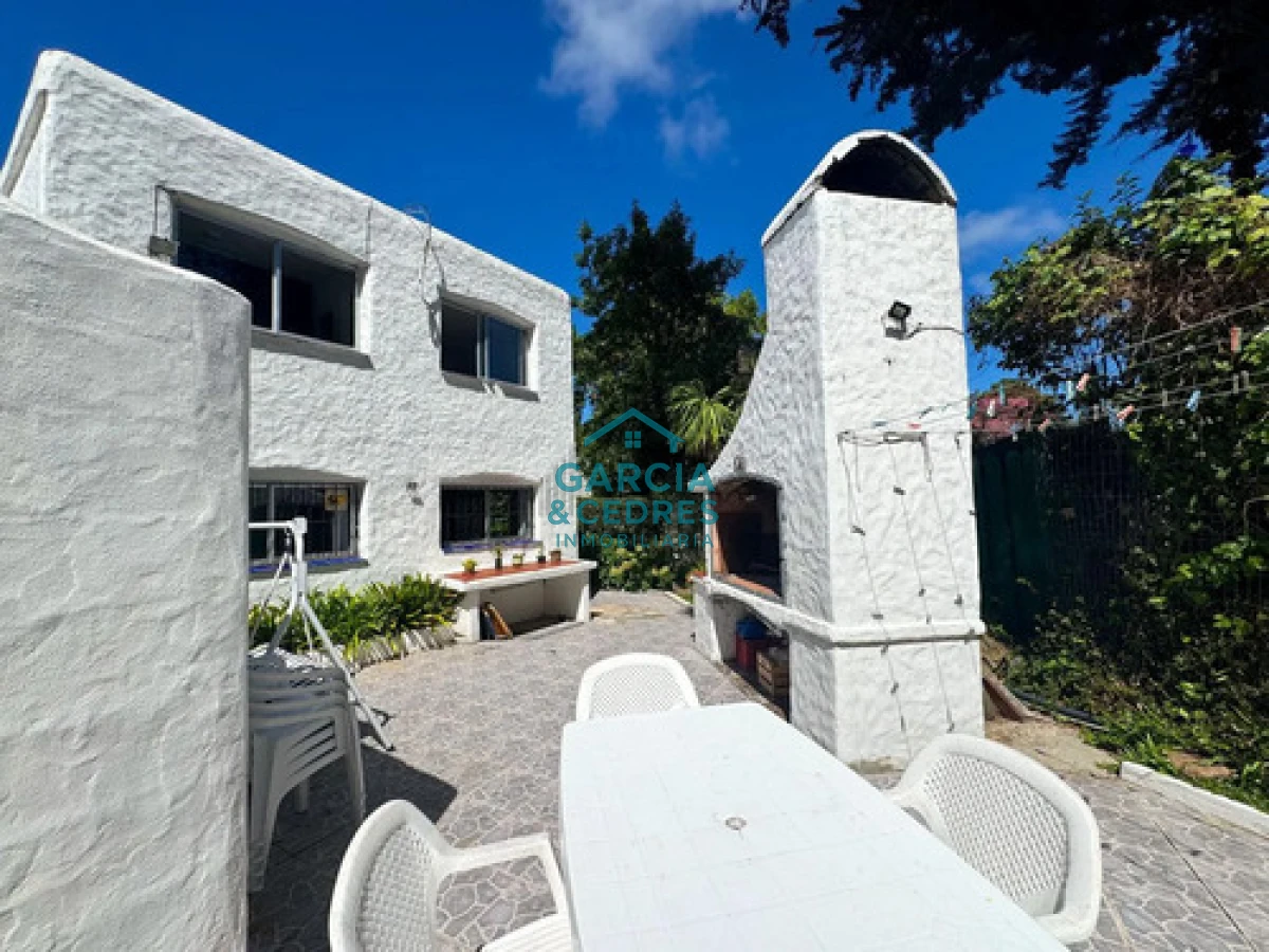 Casa ID.337 - Casa de 6 dormitorios en Cantegril, Punta Del Este,