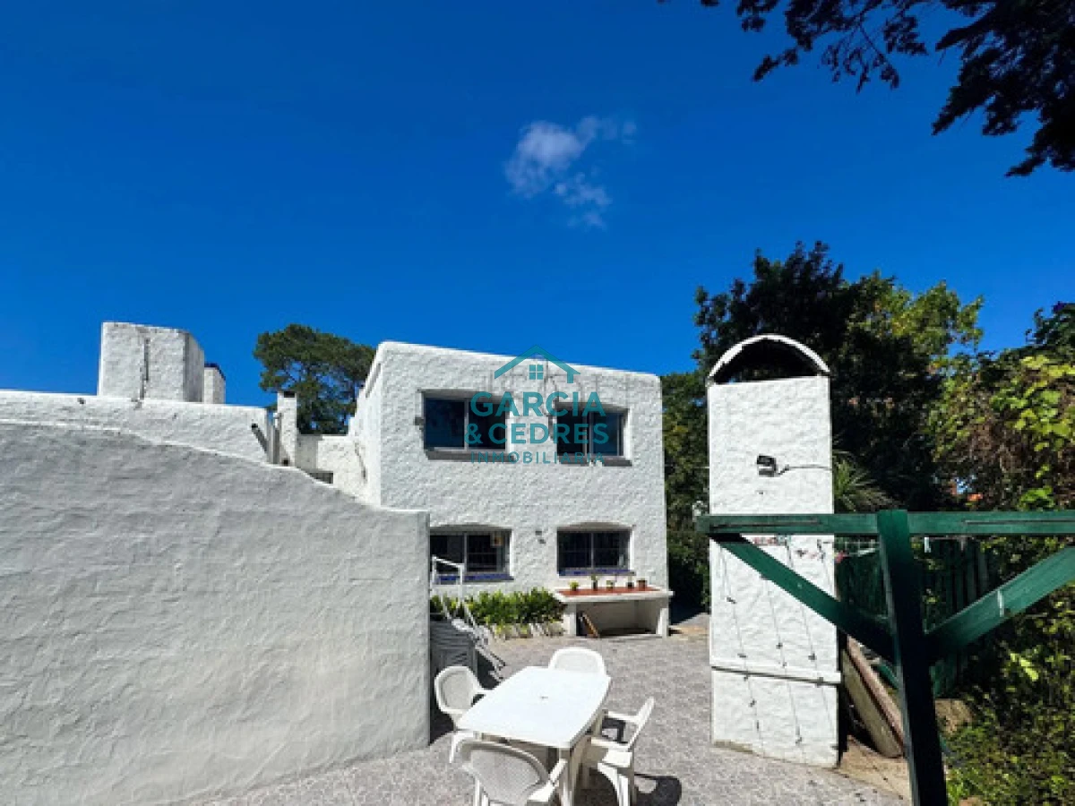Casa ID.337 - Casa de 6 dormitorios en Cantegril, Punta Del Este,