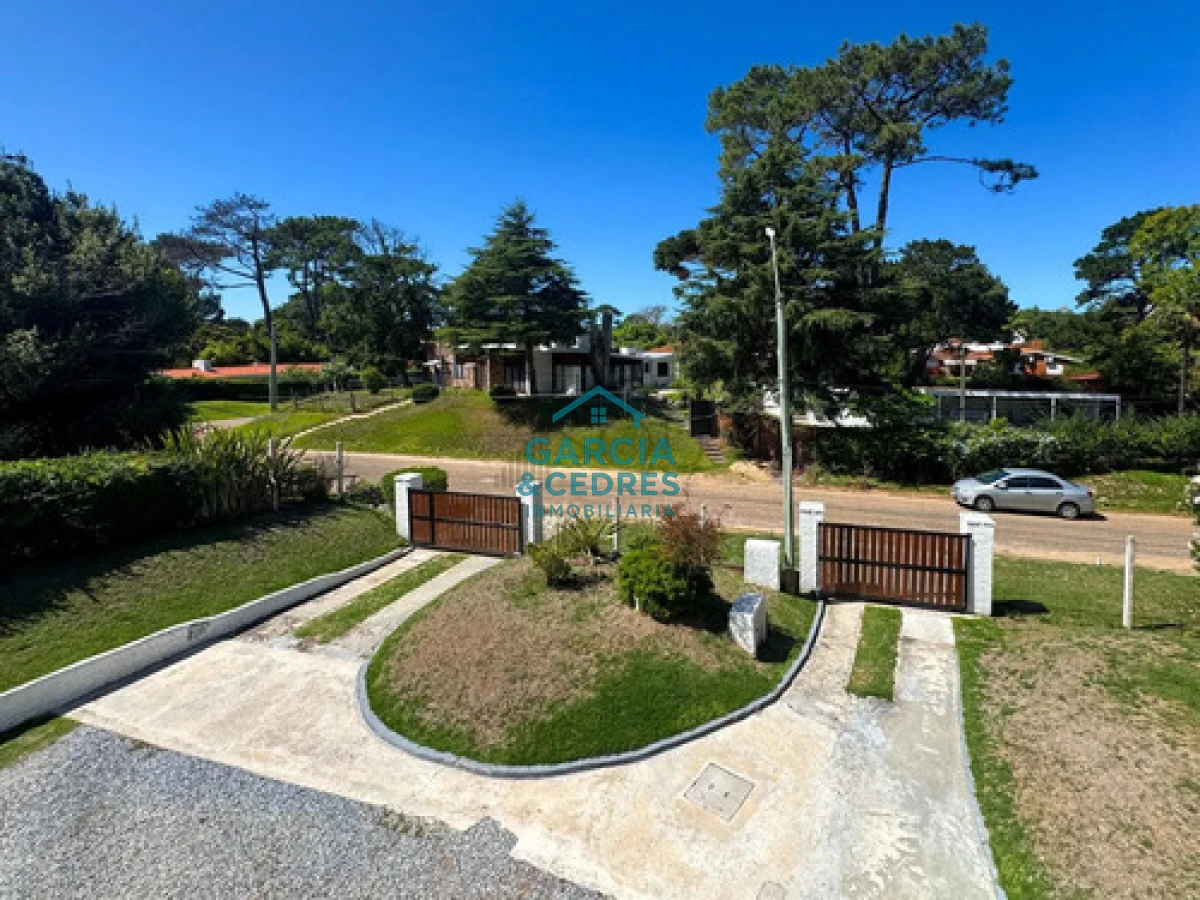 Casa ID.337 - Casa de 6 dormitorios en Cantegril, Punta Del Este,
