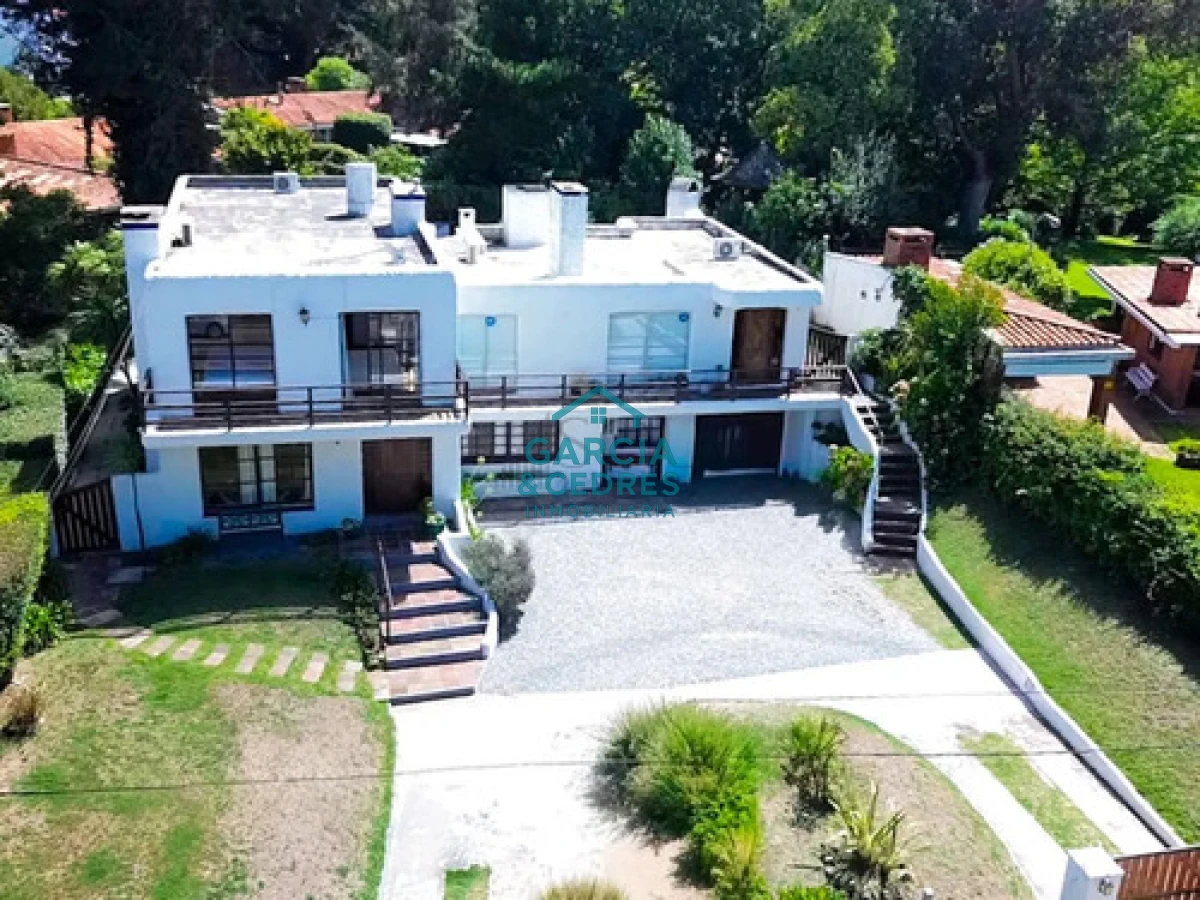 Casa ID.337 - Casa de 6 dormitorios en Cantegril, Punta Del Este,