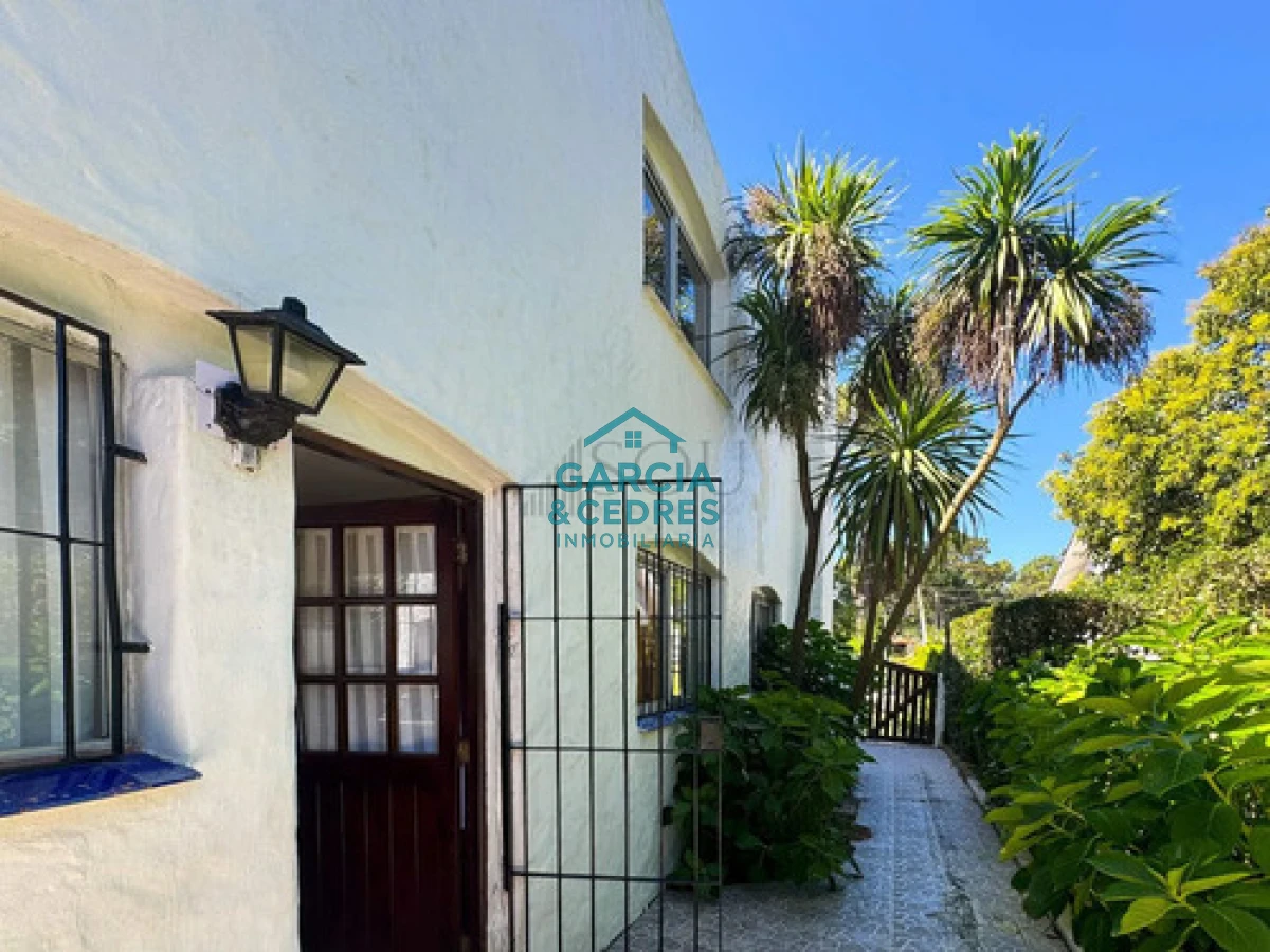Casa ID.337 - Casa de 6 dormitorios en Cantegril, Punta Del Este,