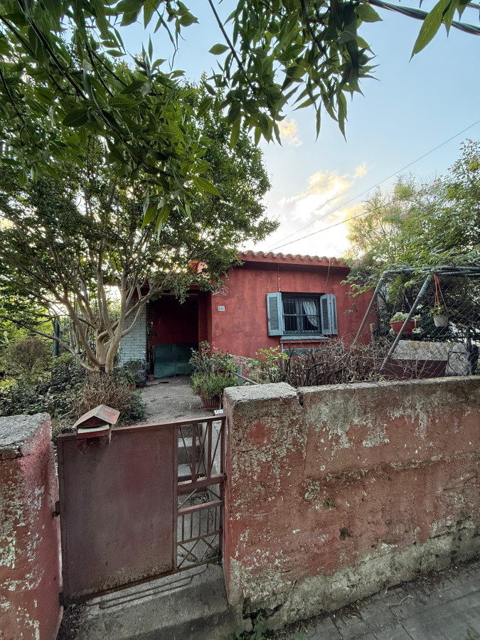 Se Venden 2 Casas en Lezica mismo padrón 