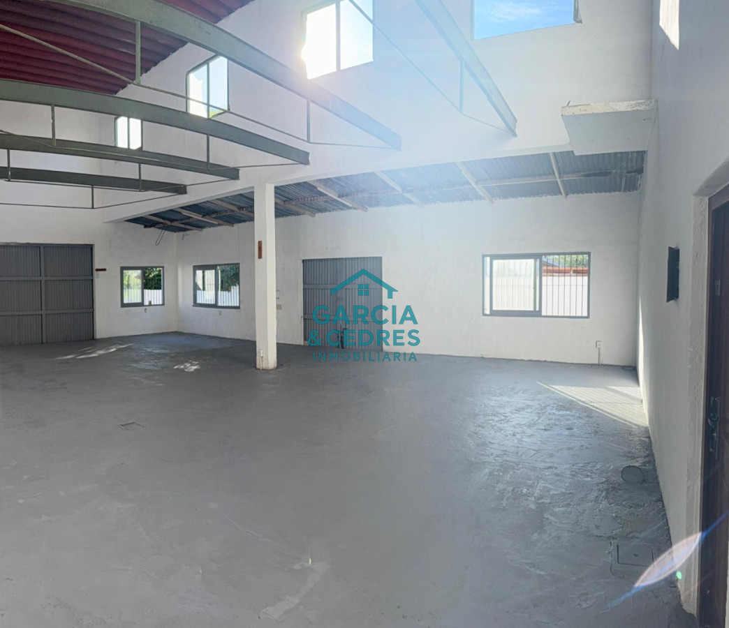 Galpón ID.752 - Galpon en Venta en Barrio La Sonrisa Una Oportunidad Única para Potenciar su Negocio o Invertir con Visión