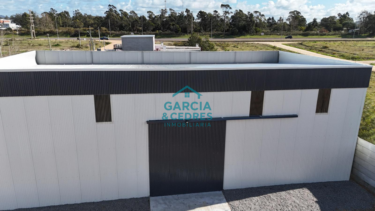 Galpón ID.1224 - ALQUILO GALPÓN PREMIUM DE 200 M2 - LISTO PARA OPERAR INMEDIATAMENTE