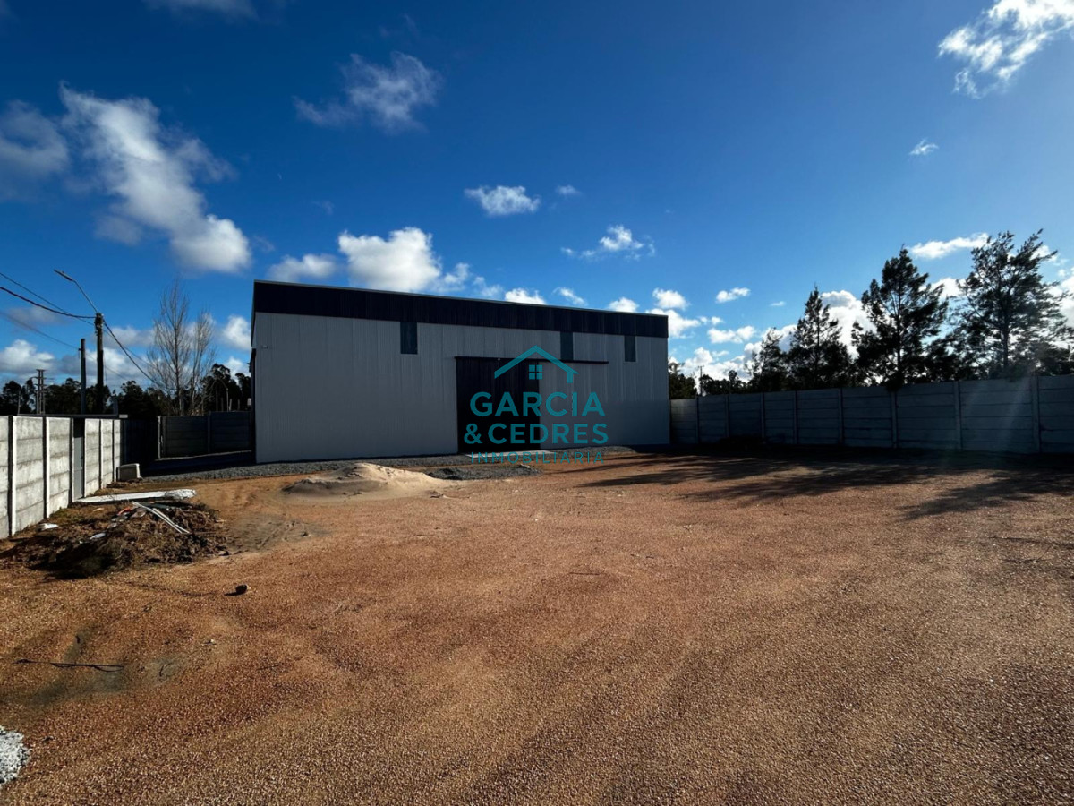 Galpón ID.1224 - ALQUILO GALPÓN PREMIUM DE 200 M2 - LISTO PARA OPERAR INMEDIATAMENTE