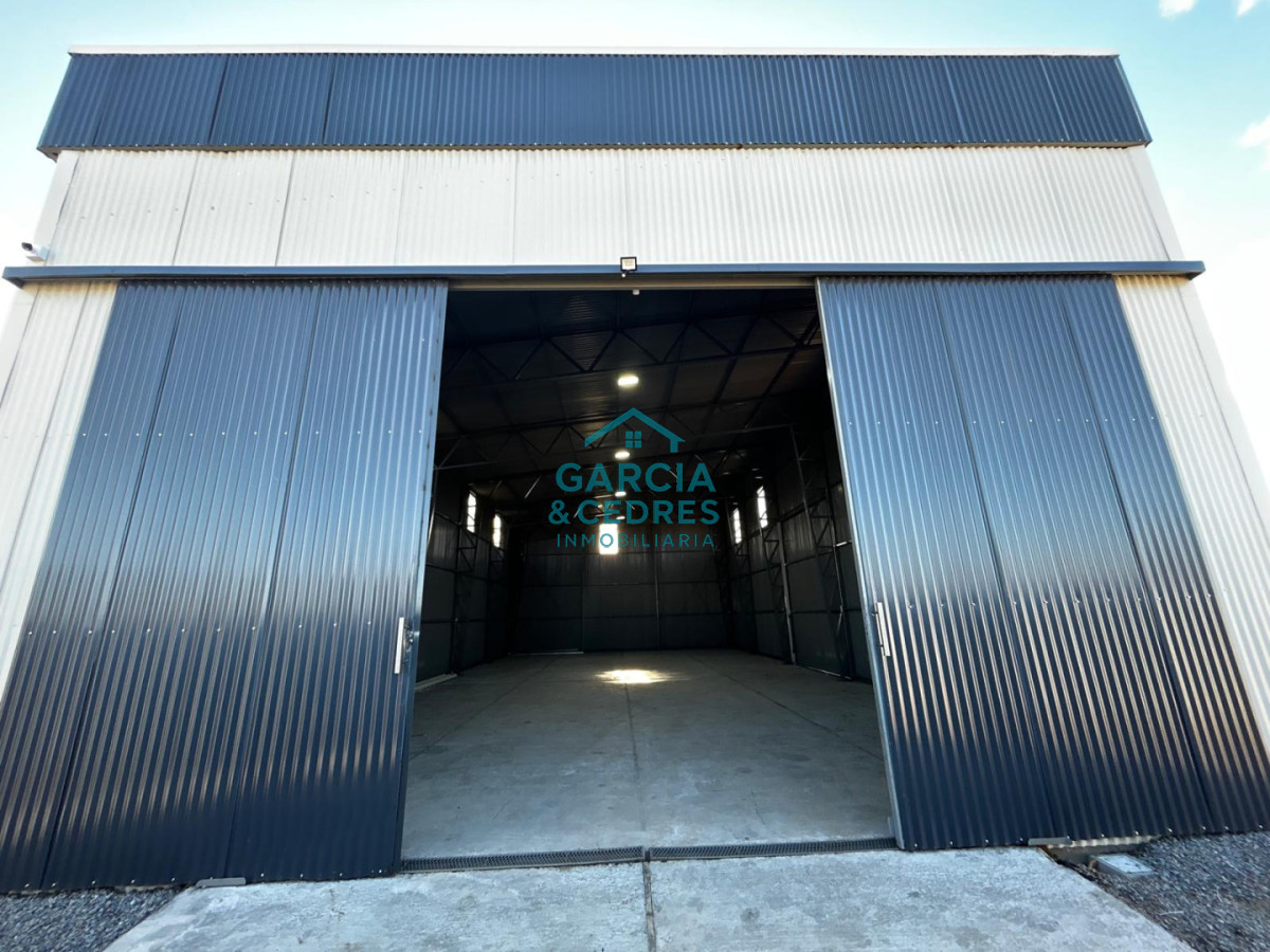 Galpón ID.1224 - ALQUILO GALPÓN PREMIUM DE 200 M2 - LISTO PARA OPERAR INMEDIATAMENTE