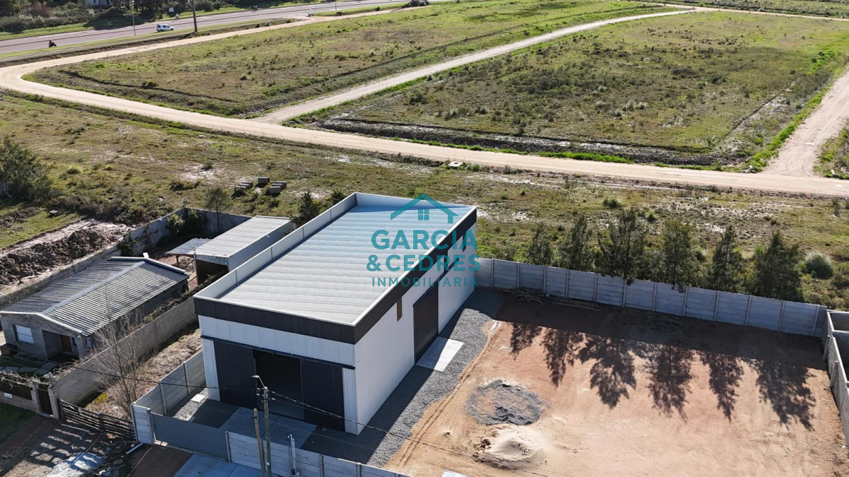 Galpón ID.1224 - ALQUILO GALPÓN PREMIUM DE 200 M2 - LISTO PARA OPERAR INMEDIATAMENTE