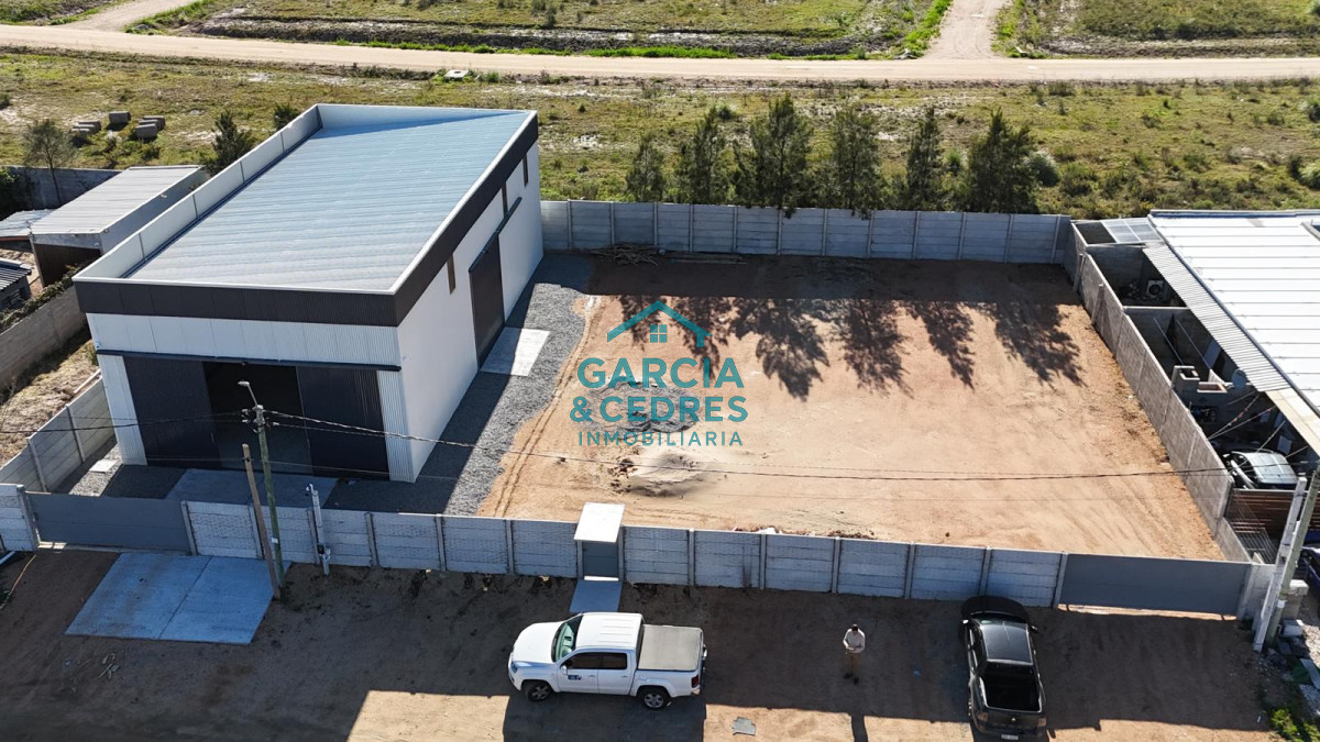 Galpón ID.1224 - ALQUILO GALPÓN PREMIUM DE 200 M2 - LISTO PARA OPERAR INMEDIATAMENTE