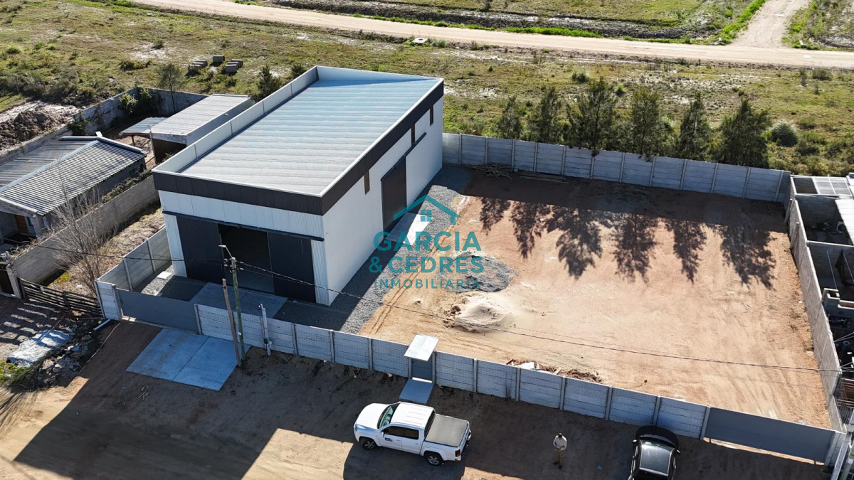 Galpón ID.1224 - ALQUILO GALPÓN PREMIUM DE 200 M2 - LISTO PARA OPERAR INMEDIATAMENTE