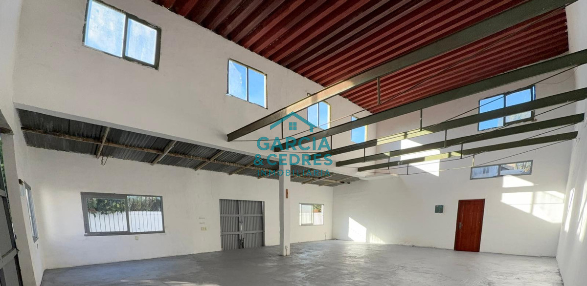 Galpón ID.752 - Galpon en Venta en Barrio La Sonrisa Una Oportunidad Única para Potenciar su Negocio o Invertir con Visión