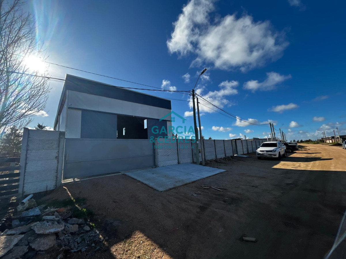 Galpón ID.1224 - ALQUILO GALPÓN PREMIUM DE 200 M2 - LISTO PARA OPERAR INMEDIATAMENTE