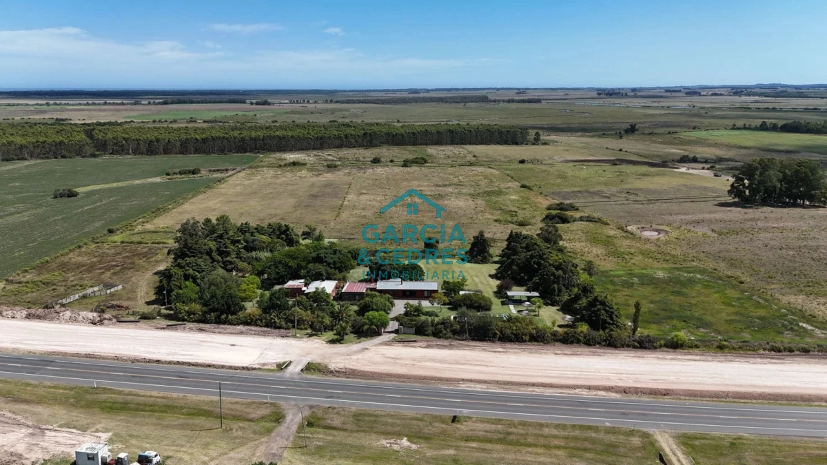 Chacra ID.85 - LUGAR DE ENSUEÑO !!!!  VENDO CHACRA DE 14 HAS QUE YA NO SE ENCUENTRAN EN LA ZONA . CANCHA DE POLO , PICADERO Y CABALLERIZAS 