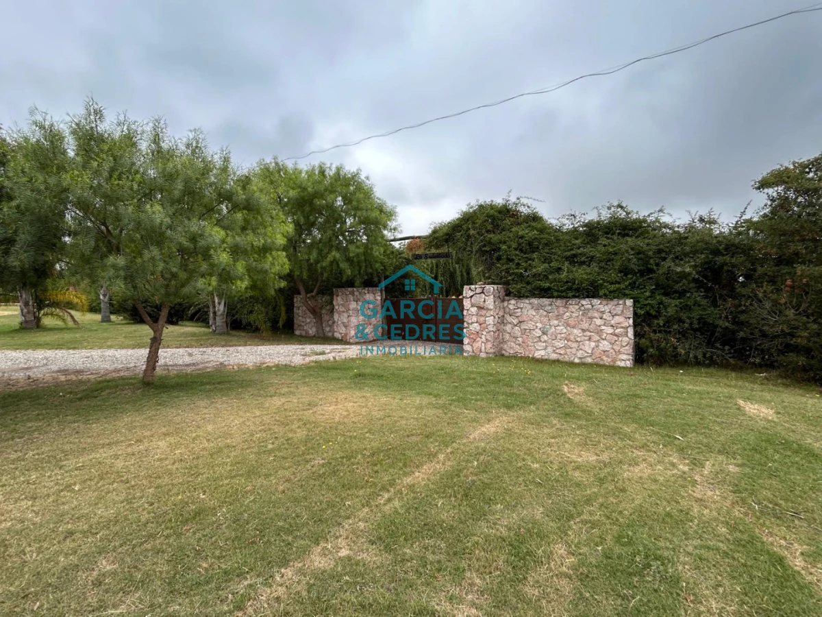 Chacra ID.85 - LUGAR DE ENSUEÑO !!!!  VENDO CHACRA DE 14 HAS QUE YA NO SE ENCUENTRAN EN LA ZONA . CANCHA DE POLO , PICADERO Y CABALLERIZAS 