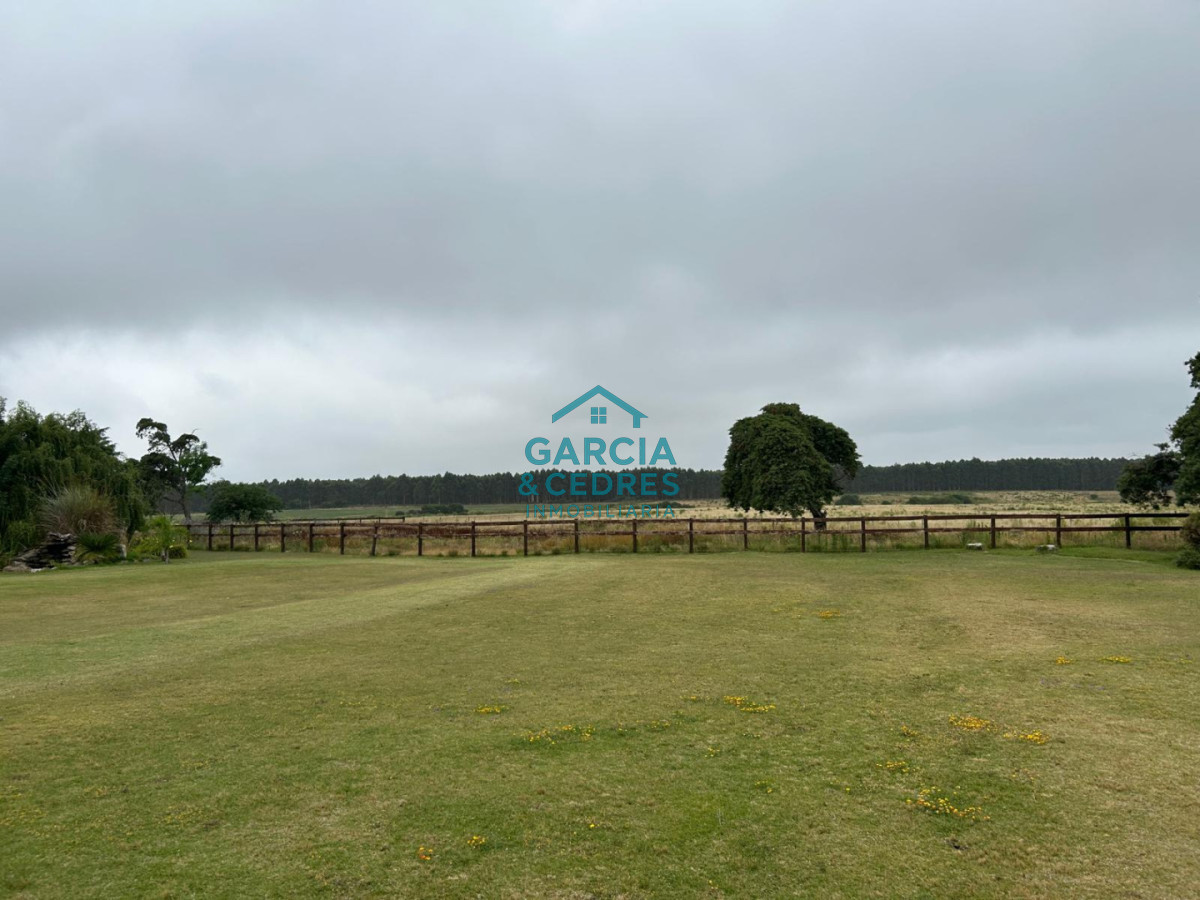 Chacra ID.85 - LUGAR DE ENSUEÑO !!!!  VENDO CHACRA DE 14 HAS QUE YA NO SE ENCUENTRAN EN LA ZONA . CANCHA DE POLO , PICADERO Y CABALLERIZAS 