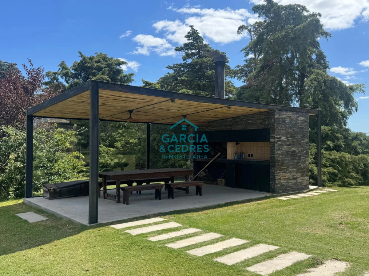 Chacra ID.85 - LUGAR DE ENSUEÑO !!!!  VENDO CHACRA DE 14 HAS QUE YA NO SE ENCUENTRAN EN LA ZONA . CANCHA DE POLO , PICADERO Y CABALLERIZAS 