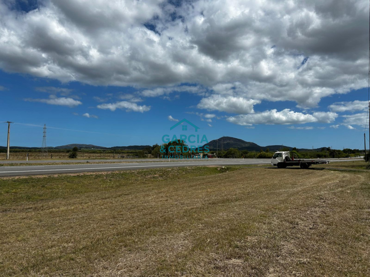 Chacra ID.260 - OPORTUNIDAD CHACRA DE 2.5 HAS SOBRE RUTA 9 IDEAL PARA POLO LOGISTICO 