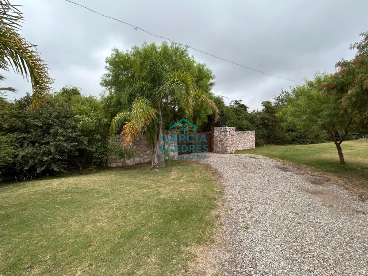 Chacra ID.85 - LUGAR DE ENSUEÑO !!!!  VENDO CHACRA DE 14 HAS QUE YA NO SE ENCUENTRAN EN LA ZONA . CANCHA DE POLO , PICADERO Y CABALLERIZAS 