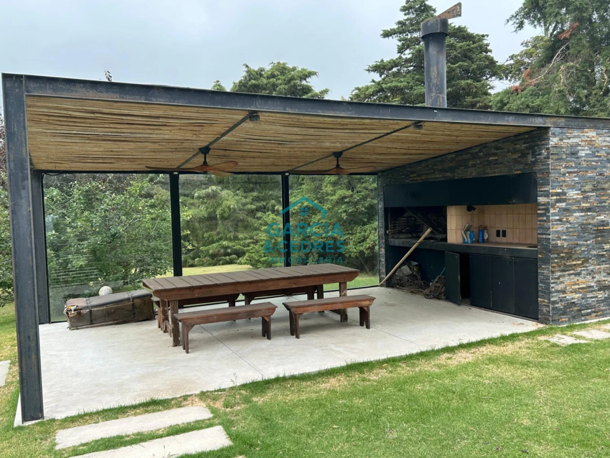 Chacra ID.85 - LUGAR DE ENSUEÑO !!!!  VENDO CHACRA DE 14 HAS QUE YA NO SE ENCUENTRAN EN LA ZONA . CANCHA DE POLO , PICADERO Y CABALLERIZAS 