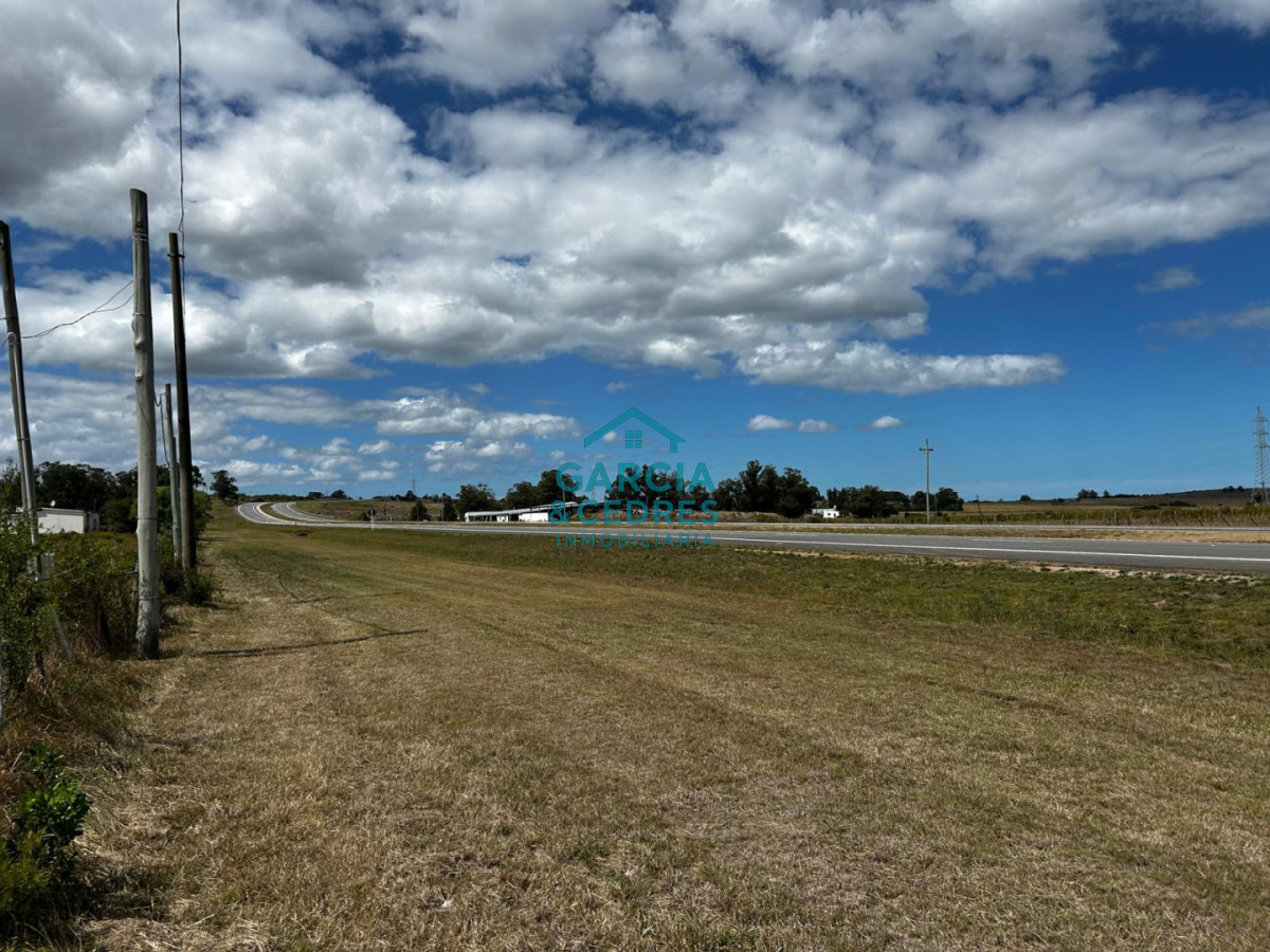 Chacra ID.260 - OPORTUNIDAD CHACRA DE 2.5 HAS SOBRE RUTA 9 IDEAL PARA POLO LOGISTICO 