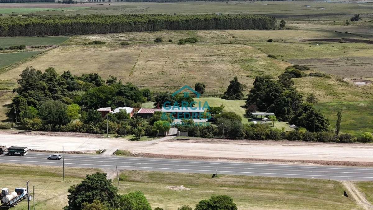 Chacra ID.85 - LUGAR DE ENSUEÑO !!!!  VENDO CHACRA DE 14 HAS QUE YA NO SE ENCUENTRAN EN LA ZONA . CANCHA DE POLO , PICADERO Y CABALLERIZAS 