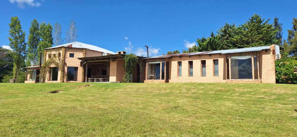 Chacra con gran casa sobre Laguna del Sauce - Naturaleza y exclusividad