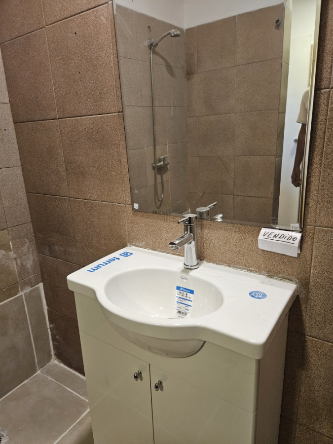 Local Comercial ID.372 - Se vende en Union Local Con Renta A Pasos  De 8 De Octubre