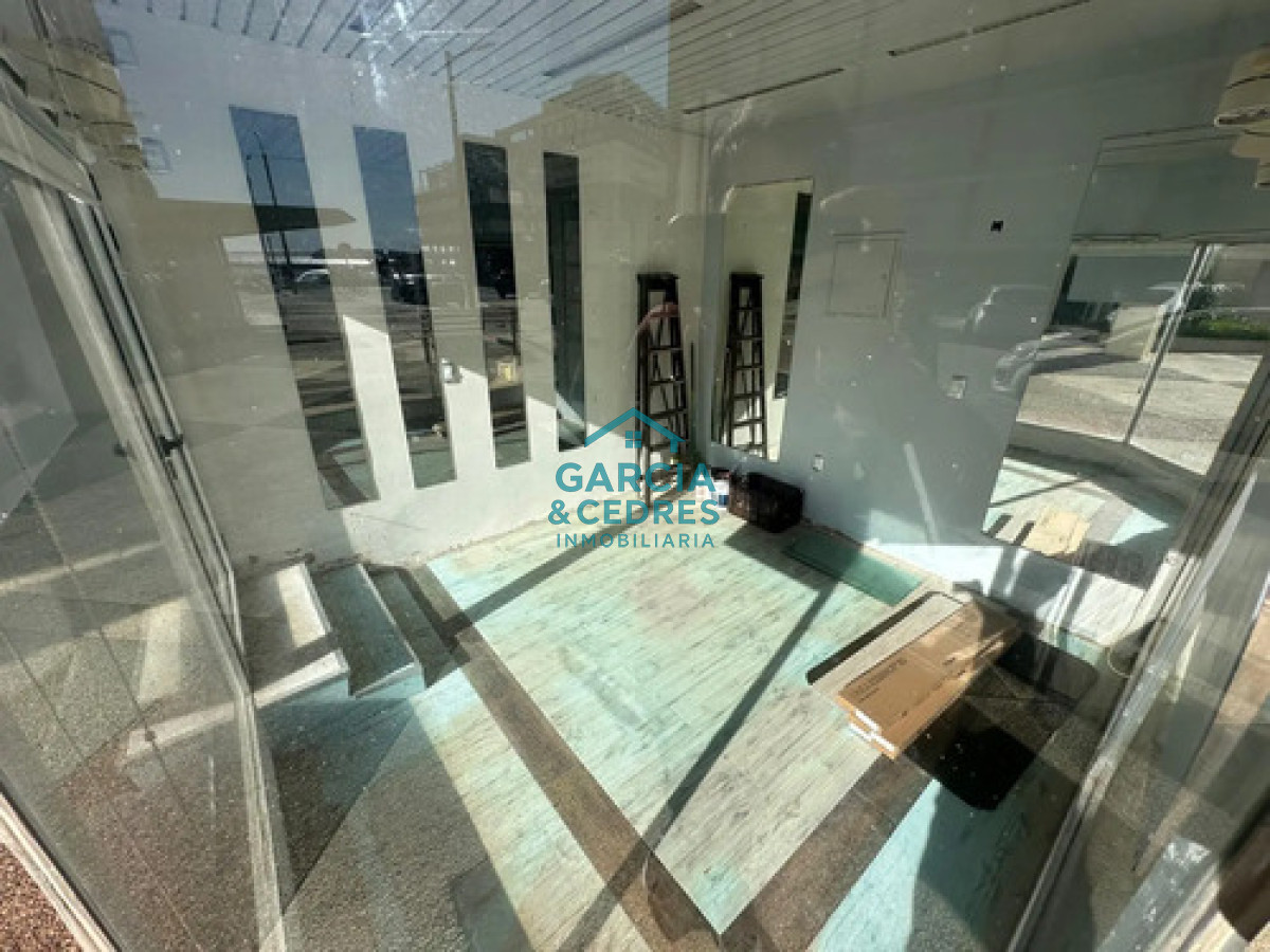 Local Comercial ID.877 - Local Comercial 11m² Alquilado - Punta Del Este - Rentabilidad 5.9% Anual En Dólares