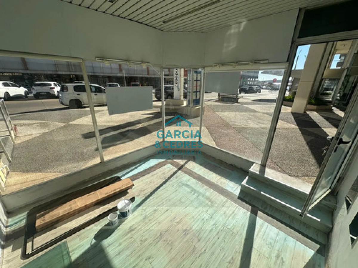 Local Comercial ID.877 - Local Comercial 11m² Alquilado - Punta Del Este - Rentabilidad 5.9% Anual En Dólares