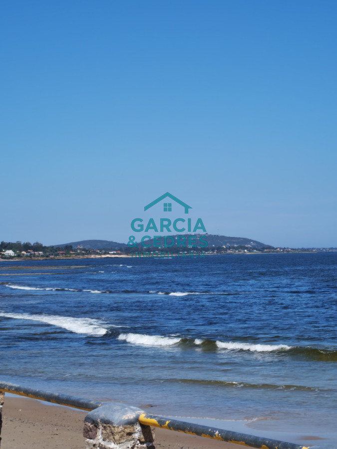 Local Comercial ID.27 - Vendo Complejo de 7 Aptos de 2 dorm + Restaurante en Balneario Las FLores 