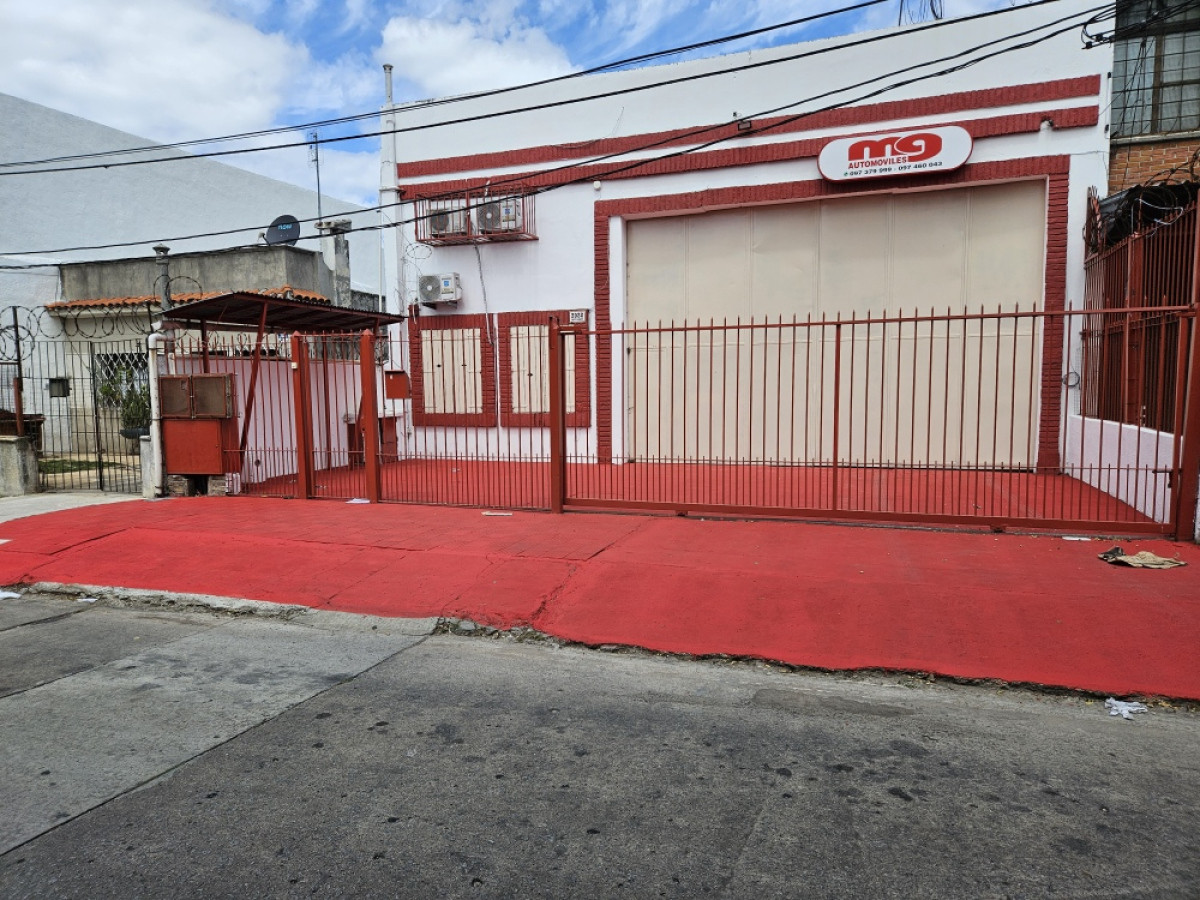 Local Comercial ID.372 - Se vende en Union Local Con Renta A Pasos  De 8 De Octubre