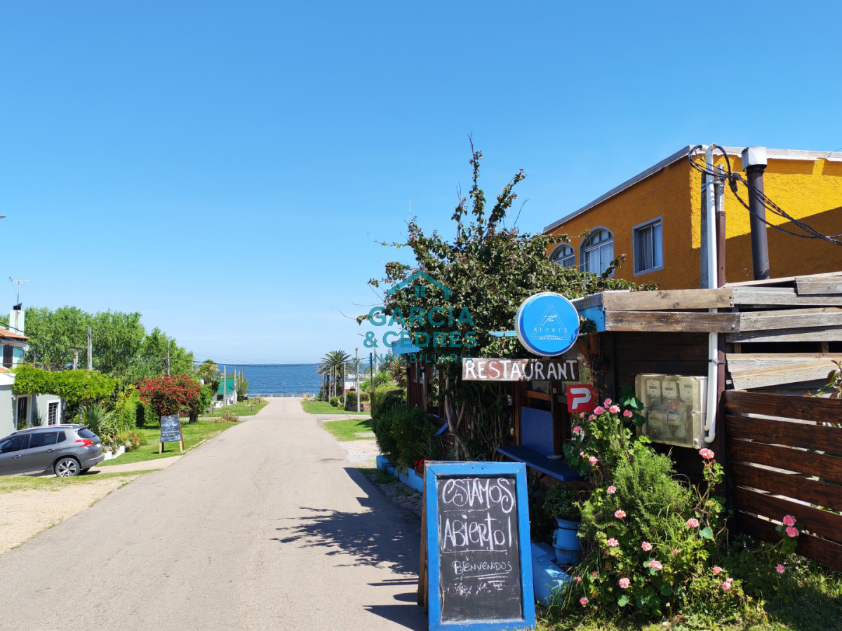 Local Comercial ID.27 - Vendo Complejo de 7 Aptos de 2 dorm + Restaurante en Balneario Las FLores 