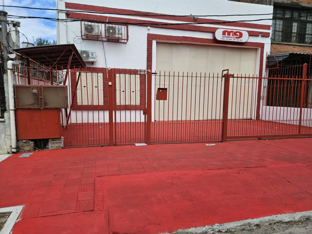 Local Comercial ID.372 - Se vende en Union Local Con Renta A Pasos  De 8 De Octubre